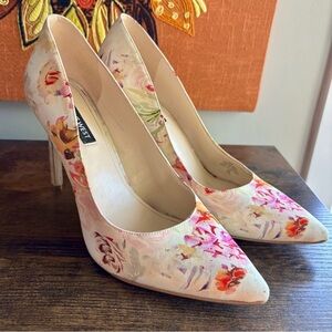 Nine West| Floral Fabric Pumps Sz 8.5 4” Heels
